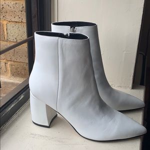 NWOT MARC FISHER WHITE BOOTIES